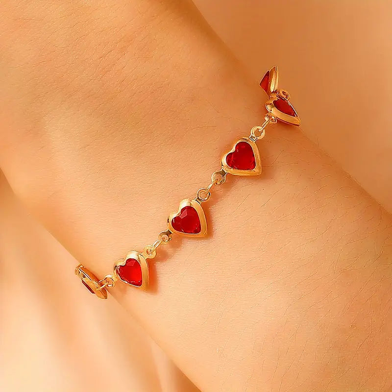 Bracelet doré avec cœur rouge rubis