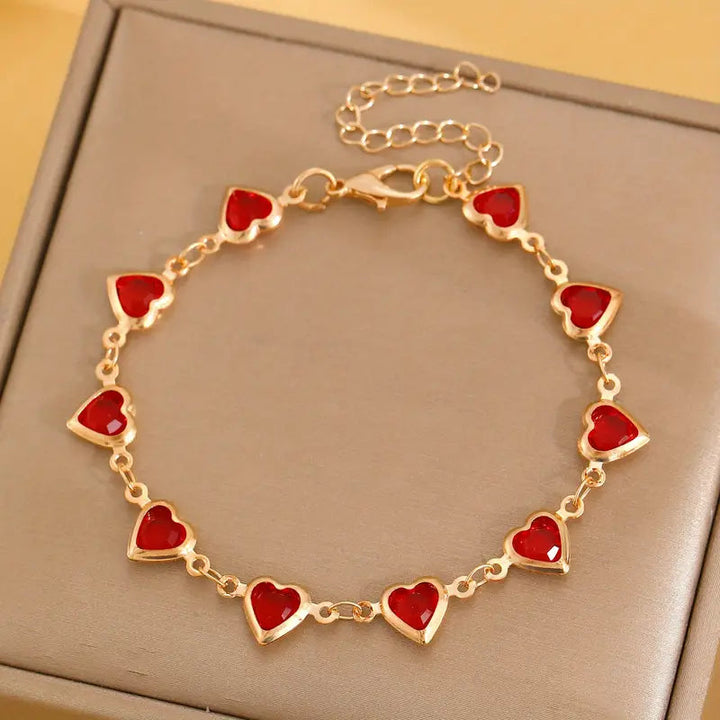 Bracelet doré avec cœur rouge rubis