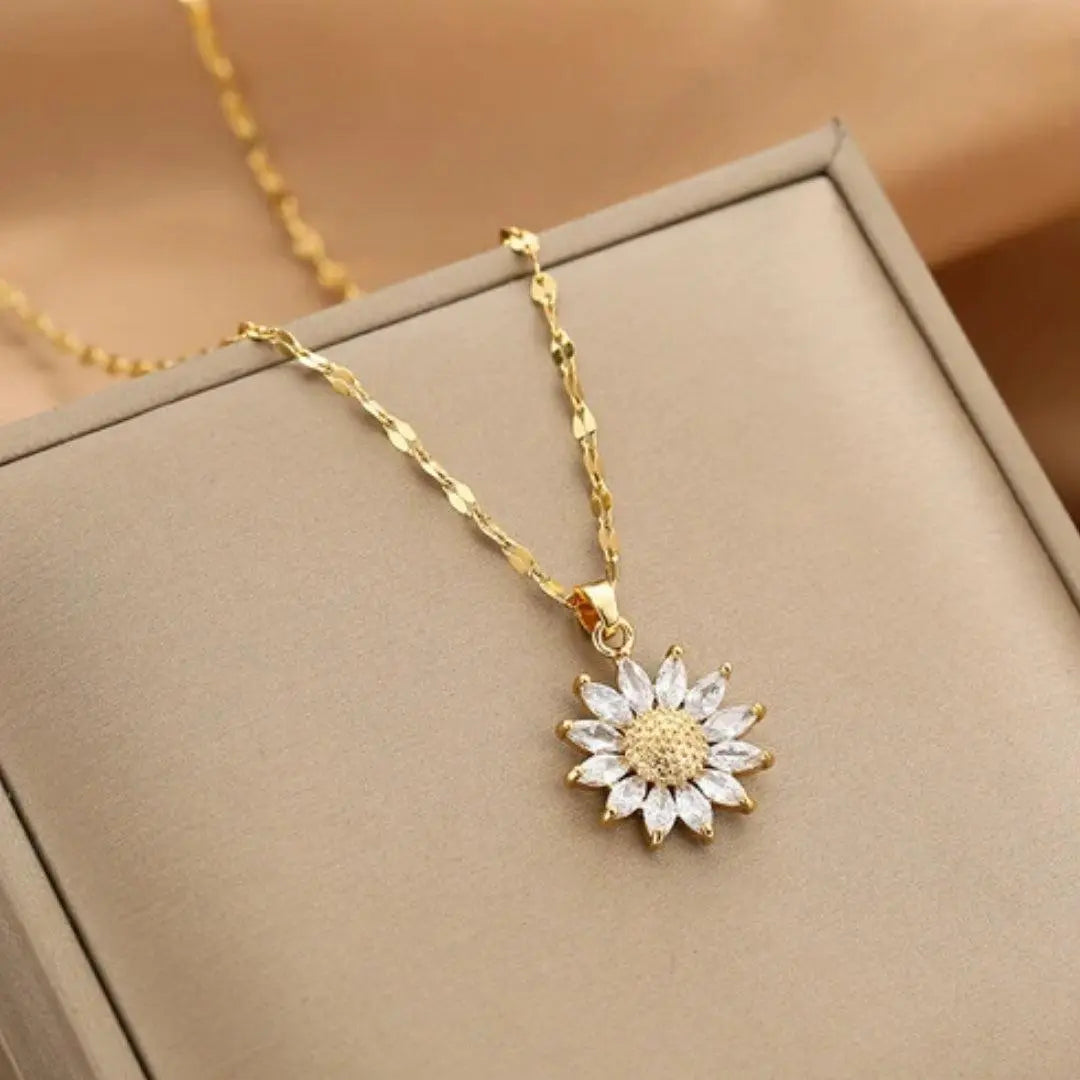 Collier doré pendentif tournesol avec pierre scintillante