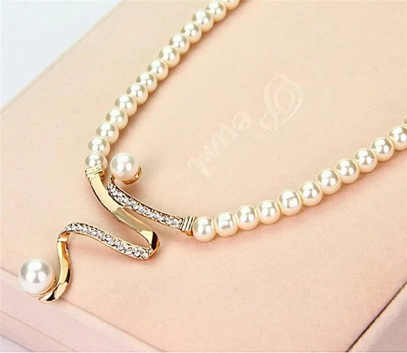 Ensemble Collier & Boucles d'Oreilles - Perles Naturelles, mise en situation