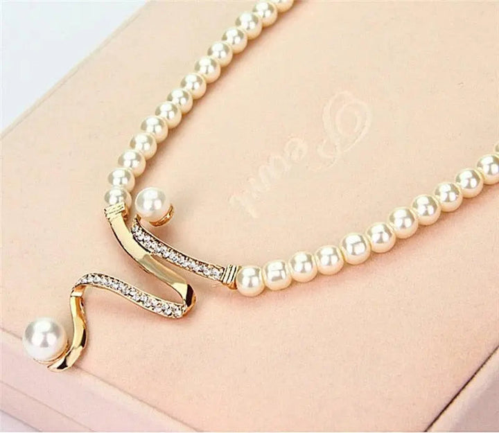 Ensemble Collier & Boucles d'Oreilles - Perles Naturelles, mise en situation