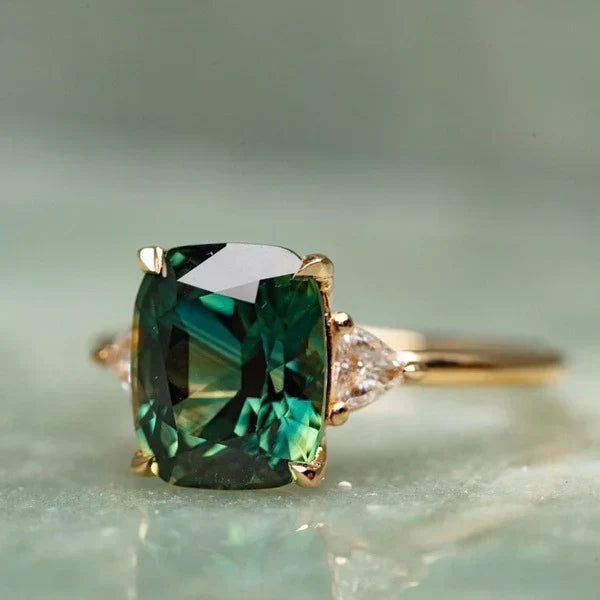Bague dorée avec pierre vintage