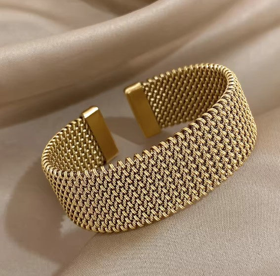 Bracelet en maille tressée au design ouvert