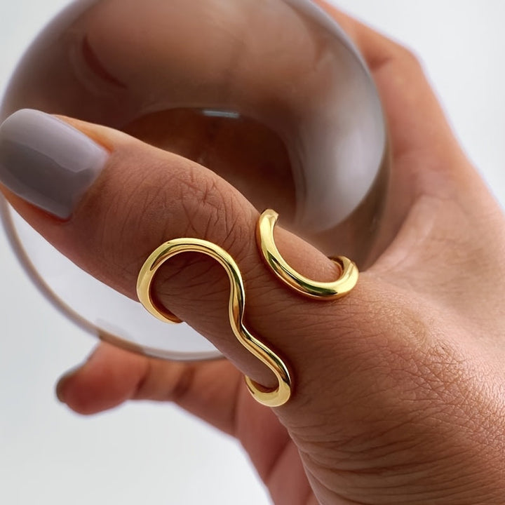 Bague onde asymétrique dorée