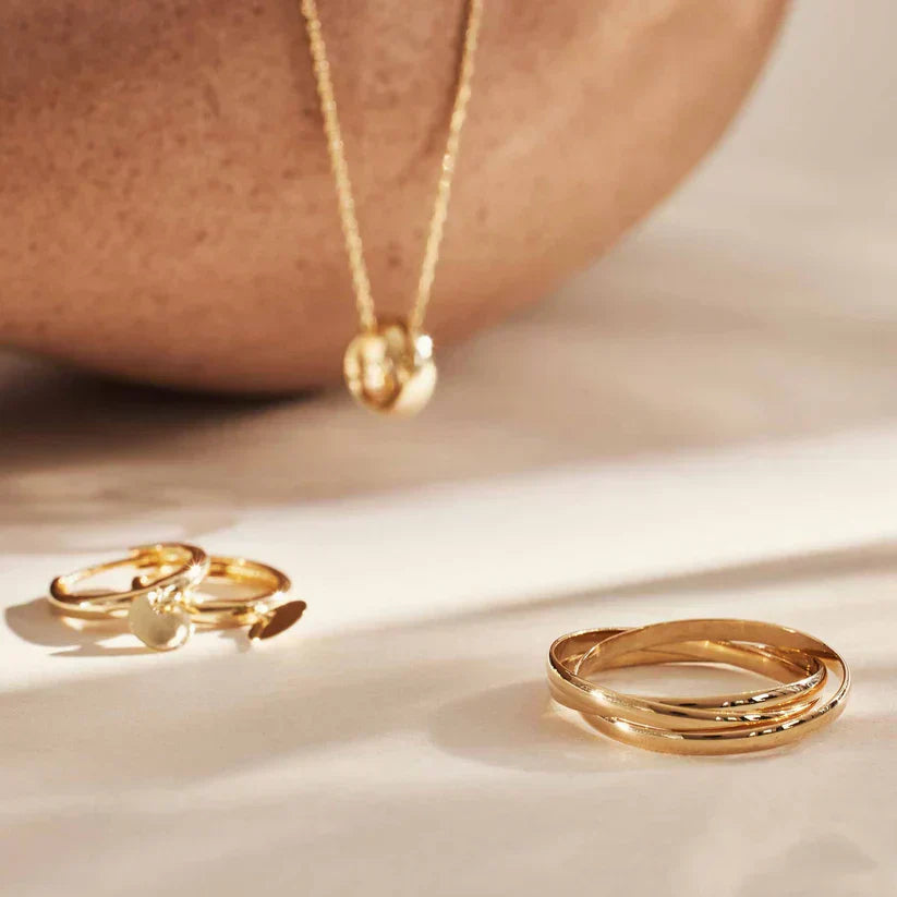 Bague - Trilogie Dorée Élégante, mise en situation