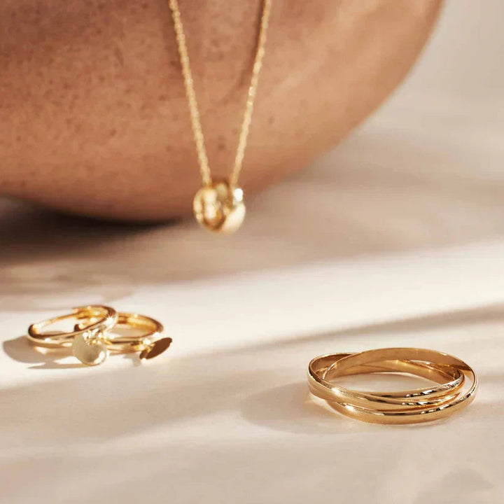 Bague - Trilogie Dorée Élégante, mise en situation