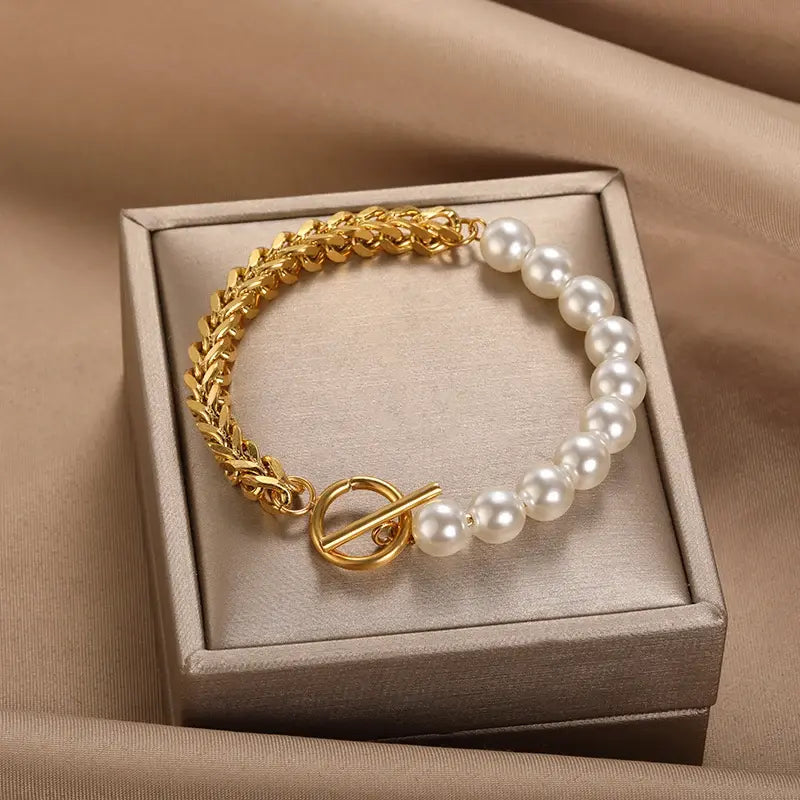 Bracelet doré avec perles