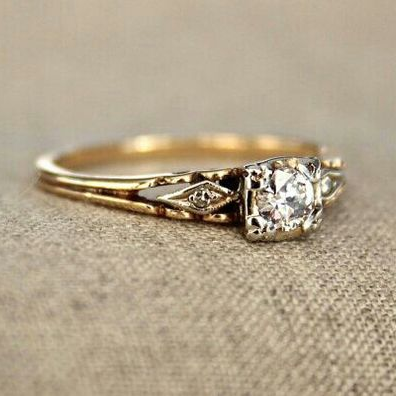 Bague dorée vintage avec zircons