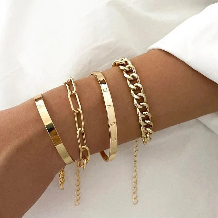 Ensemble de bracelets dorés