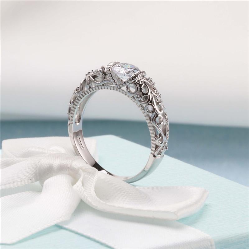 Bague - Éclat Zircon Intemporel, mise en situation