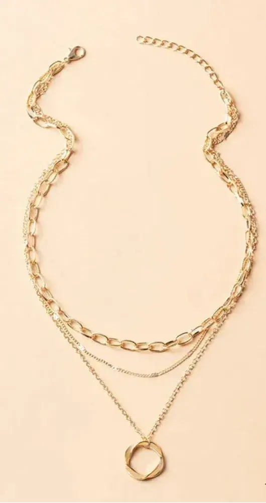 Collier doré multi-rangs avec pendentif vintage