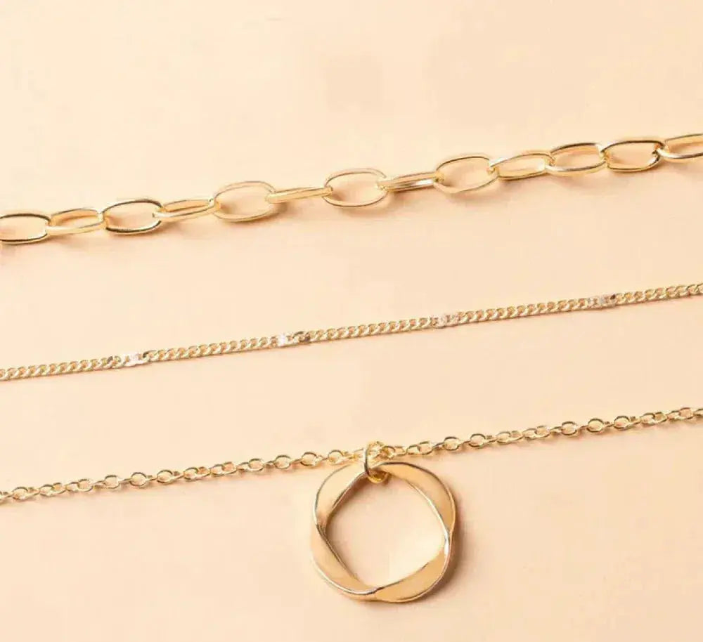 Collier doré multi-rangs avec pendentif vintage